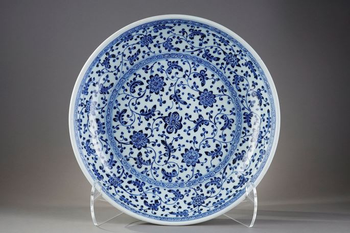 Dish blue and white decoration of flowers and foliage Ming style | MasterArt